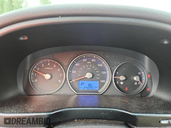 2011 Hyundai Santa Fe GLS z VIN 5XYZGDAG4BG020352, wystawiony jako Copart lot #68807315 z przebiegiem 240 957 mil mil oraz Szkoda całkowita • Salvage title. Historia ofert i sprzedaży dostępna na DreamBid. Obrazek 9.