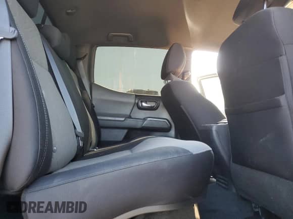 2022 Toyota Tacoma SR5 z VIN 3TMDZ5BN9NM133972, wystawiony jako Copart lot #50102025 z przebiegiem 12 598 mil mil oraz Szkoda całkowita • Salvage title. Historia ofert i sprzedaży dostępna na DreamBid. Obrazek 11.