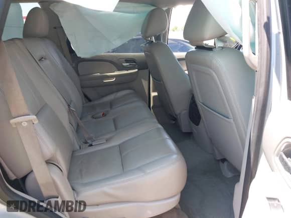 2013 Chevrolet Tahoe LT z VIN 1GNSKBE01DR286568, wystawiony jako IAAI lot #42736237 z przebiegiem Nie podano mil oraz . Historia ofert i sprzedaży dostępna na DreamBid. Obrazek 8.