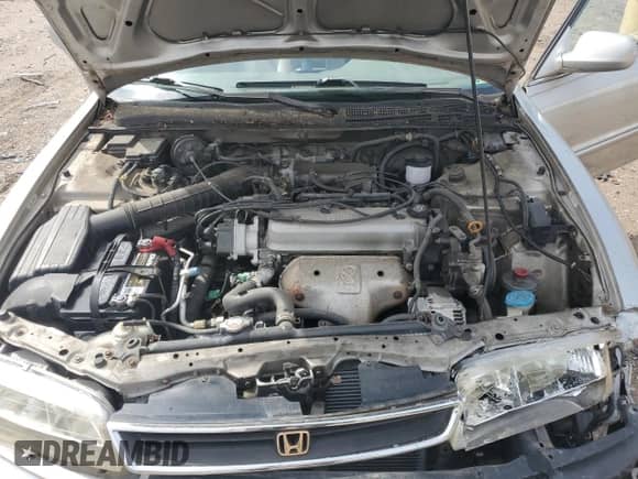 1996 Honda Accord LX z VIN 1HGCD5638TA093463, wystawiony jako Copart lot #60174595 z przebiegiem 154 571 mil mil oraz Czysty tytuł • Clean title. Historia ofert i sprzedaży dostępna na DreamBid. Obrazek 11.