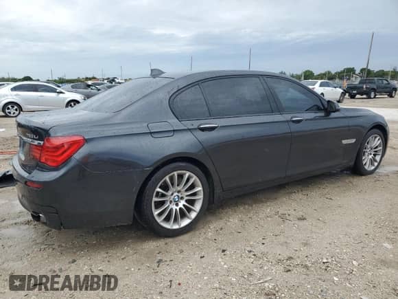 2014 BMW 7 Series ALPINA B7 with VIN WBAYE8C53ED135612, listed as a Copart auction lot 81233685 with 138,985 mi miles and Clean title. Bid and sale history available at DreamBid. Image 3.