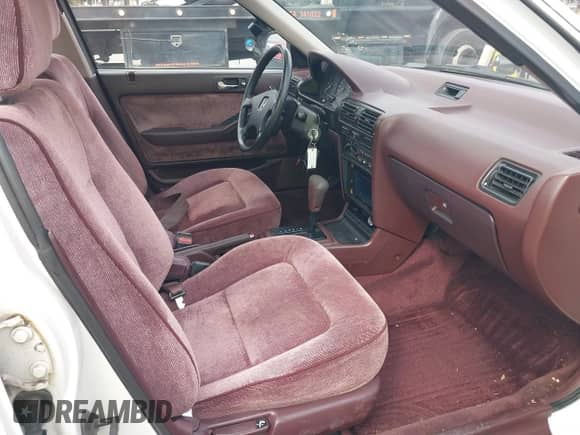 1990 Honda Accord LX with VIN JHMCB7652LC067333, listed as a IAAI auction lot 42580921 with 119,733 mi miles and . Bid and sale history available at DreamBid. Image 5.