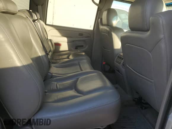 2005 Chevrolet Silverado 3500 LT z VIN 1GCJC33295F842978, wystawiony jako Copart lot #76888184 z przebiegiem Nie podano mil oraz Szkoda całkowita • Salvage title. Historia ofert i sprzedaży dostępna na DreamBid. Obrazek 6.