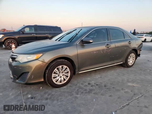 2014 Toyota Camry XLE z VIN 4T4BF1FK1ER378948, wystawiony jako Copart lot #85004115 z przebiegiem 151 585 mil mil oraz Szkoda całkowita • Salvage title. Historia ofert i sprzedaży dostępna na DreamBid. Obrazek 1.