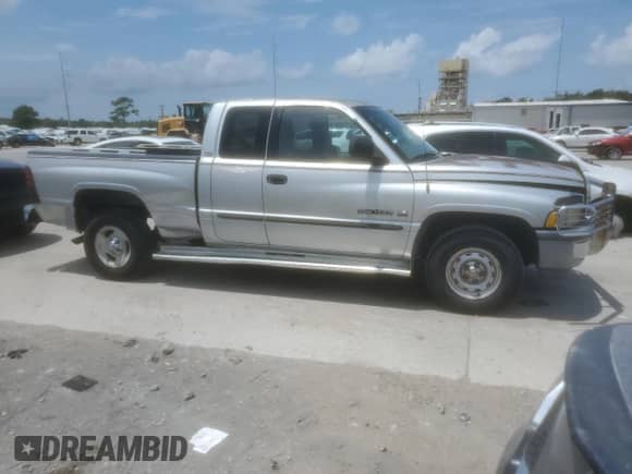 2001 Dodge 1500 with VIN 3B7HC13Y31G745677, listed as a Copart auction lot 67199945 with 75,098 mi miles and Salvage title. Bid and sale history available at DreamBid. Image 4.