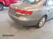 2006 Hyundai Azera SE z VIN KMHFC46F46A106177, wystawiony jako IAAI lot #41643689 z przebiegiem 159 182 mil mil oraz . Historia ofert i sprzedaży dostępna na DreamBid. Obrazek 6.