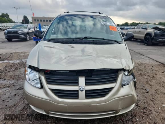 2005 Dodge Caravan SXT with VIN 1D4GP45RX5B311118, listed as a Copart auction lot 69861705 with Not provided miles and Salvage title. Bid and sale history available at DreamBid. Image 5.