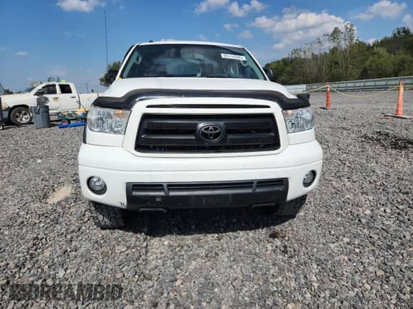 2011 Toyota Tundra with VIN 5TFDW5F10BX185268, listed as a Copart auction lot 85114585 with 143,651 mi miles and Salvage title. Bid and sale history available at DreamBid. Image 5.