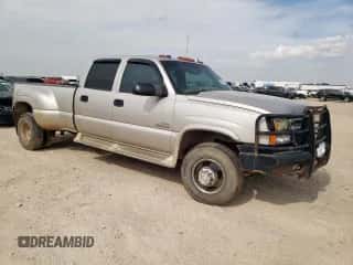 2005 Chevrolet Silverado 3500 LT z VIN 1GCJC33225F967451, wystawiony jako Copart lot #58543895 z przebiegiem 200 275 mil mil oraz Czysty tytuł • Clean title. Historia ofert i sprzedaży dostępna na DreamBid. Obrazek 4.