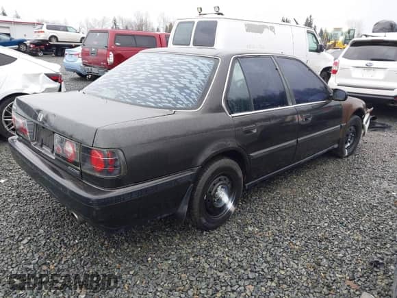 1990 Honda Accord LX z VIN JHMCB7658LC087442, wystawiony jako IAAI lot #41237681 z przebiegiem 215 972 mil mil oraz . Historia ofert i sprzedaży dostępna na DreamBid. Obrazek 4.