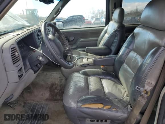 2000 Chevrolet Tahoe Limited с VIN 1GNEC13R6YR111843, выставлен на аукционе Copart как лот 47264665 с пробегом 287 666 миль миль и Списание • Salvage title. История ставок и продаж доступна на DreamBid. Изображение 7.