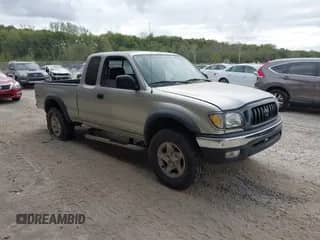 2002 Toyota Tacoma z VIN 5TEWN72N12Z127288, wystawiony jako IAAI lot #43390099 z przebiegiem 249 449 mil mil oraz . Historia ofert i sprzedaży dostępna na DreamBid. Obrazek 1.