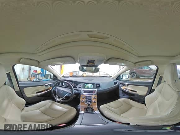 2017 Volvo S60 Inscription Platinum с VIN LYV402TM3HB146807, выставлен на аукционе Copart как лот 61412475 с пробегом 71 862 миль миль и Списание • Salvage title. История ставок и продаж доступна на DreamBid. Изображение 14.