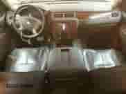 2011 Chevrolet Silverado 2500HD LTZ z VIN 1GC1KYC85BF193888, wystawiony jako Copart lot #82111525 z przebiegiem 314 673 mil mil oraz Szkoda całkowita • Salvage title. Historia ofert i sprzedaży dostępna na DreamBid. Obrazek 8.