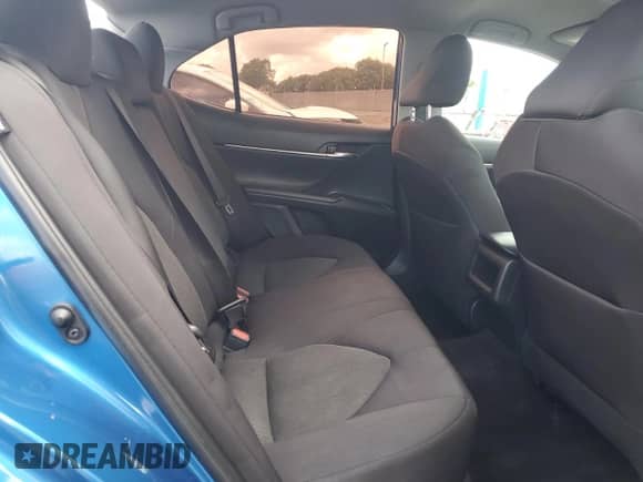 2020 Toyota Camry LE z VIN 4T1C11AK2LU306688, wystawiony jako Copart lot #82510505 z przebiegiem 104 108 mil mil oraz Szkoda całkowita • Salvage title. Historia ofert i sprzedaży dostępna na DreamBid. Obrazek 10.