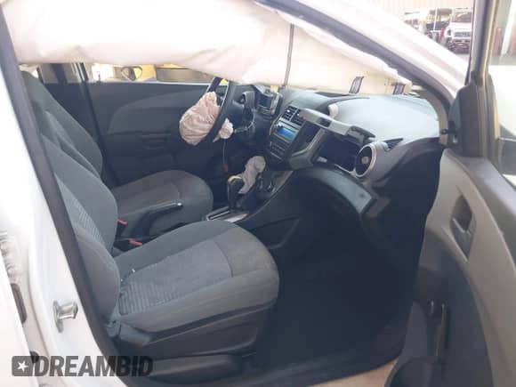2015 Chevrolet Sonic LS с VIN 1G1JA6SH2F4196976, выставлен на аукционе IAAI как лот 43041634 с пробегом 126 713 миль миль и . История ставок и продаж доступна на DreamBid. Изображение 5.