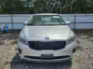 2017 Kia Sedona L z VIN KNDMA5C13H6284071, wystawiony jako Copart lot #66113925 z przebiegiem 80 057 mil mil oraz Szkoda całkowita • Salvage title. Historia ofert i sprzedaży dostępna na DreamBid. Obrazek 5.