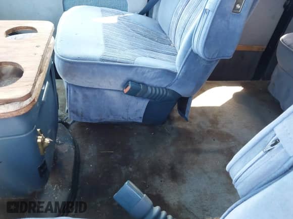 1995 Chevrolet Chevy Van with VIN 1GBEG25KXSF108993, listed as a IAAI auction lot 42700931 with 168,645 mi miles and . Bid and sale history available at DreamBid. Image 6.