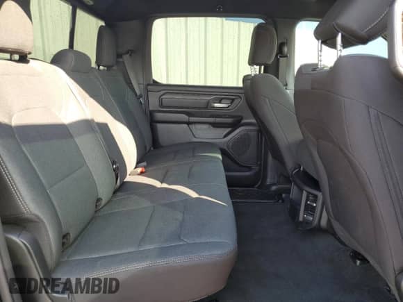 2023 Ram 1500 Tradesman z VIN 1C6RRFGG2PN671273, wystawiony jako Copart lot #64676615 z przebiegiem 32 295 mil mil oraz Czysty tytuł • Clean title. Historia ofert i sprzedaży dostępna na DreamBid. Obrazek 10.