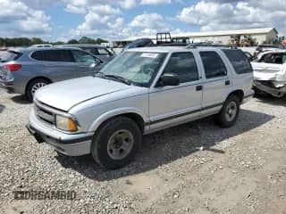 1996 Chevrolet Blazer with VIN 1GNCS13W3T2258932, listed as a Copart auction lot 72136924 with 281,793 mi miles and Non repairable. Bid and sale history available at DreamBid. Image 1.