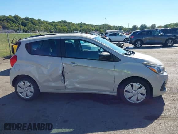 2016 Chevrolet Spark LS z VIN KL8CB6SA2GC569207, wystawiony jako IAAI lot #43328567 z przebiegiem 65 625 mil mil oraz . Historia ofert i sprzedaży dostępna na DreamBid. Obrazek 13.