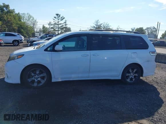 2013 Toyota Sienna SE with VIN 5TDXK3DC5DS366957, listed as a IAAI auction lot 43209813 with 251,865 mi miles and . Bid and sale history available at DreamBid. Image 14.