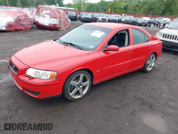 2004 Volvo S60 R с VIN YV1RH52YX42315098, выставлен на аукционе IAAI как лот 42224311 с пробегом 210 883 миль миль и . История ставок и продаж доступна на DreamBid. Изображение 2.