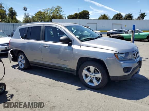 2014 Jeep Compass Sport с VIN 1C4NJDBB5ED926838, выставлен на аукционе Copart как лот 65840365 с пробегом 100 398 миль миль и Списание • Salvage title. История ставок и продаж доступна на DreamBid. Изображение 4.