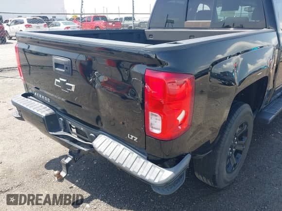 2016 Chevrolet Silverado 1500 LTZ z VIN 3GCUKSEC0GG336778, wystawiony jako IAAI lot #42285254 z przebiegiem 139 409 mil mil oraz . Historia ofert i sprzedaży dostępna na DreamBid. Obrazek 6.