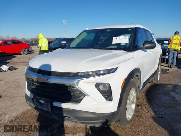 2024 Chevrolet TrailBlazer LS with VIN KL79MMS23RB132959, listed as a IAAI auction lot 41207961 with 18,698 mi miles and . Bid and sale history available at DreamBid. Image 17.