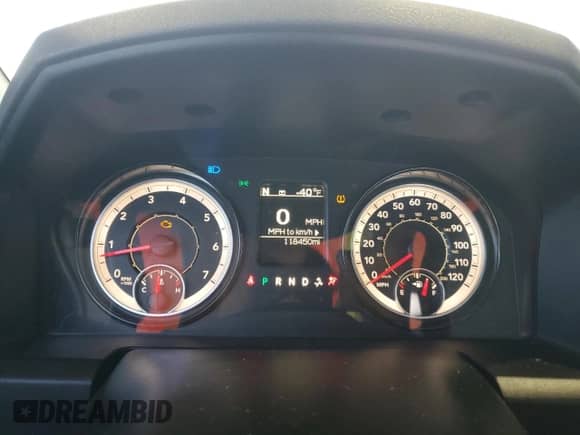 2018 Ram 1500 Tradesman z VIN 1C6RR6FG5JS193425, wystawiony jako Copart lot #67770635 z przebiegiem 118 450 mil mil oraz Szkoda całkowita • Salvage title. Historia ofert i sprzedaży dostępna na DreamBid. Obrazek 9.