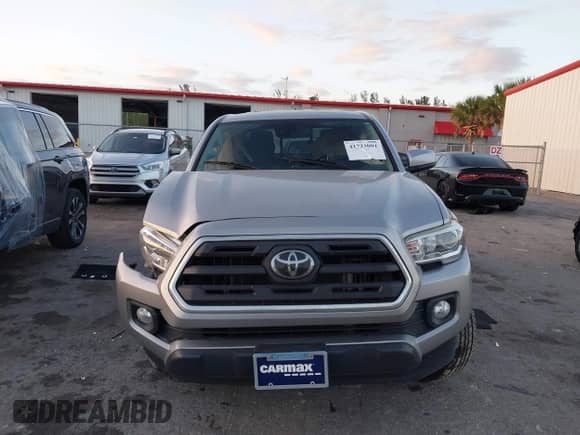 2018 Toyota Tacoma SR with VIN 5TFRX5GN8JX117075, listed as a IAAI auction lot 41723001 with 67,559 mi miles and . Bid and sale history available at DreamBid. Image 12.