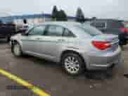 2014 Chrysler 200 Touring z VIN 1C3CCBBB8EN158728, wystawiony jako Copart lot #85288845 z przebiegiem 62 817 mil mil oraz Czysty tytuł • Clean title. Historia ofert i sprzedaży dostępna na DreamBid. Obrazek 2.