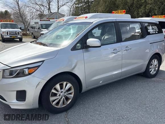 2018 Kia Sedona L with VIN KNDMA5C16J6403396, listed as a Copart auction lot 49833825 with 129,727 mi miles and Clean title. Bid and sale history available at DreamBid. Image 2.