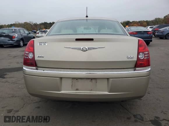 2008 Chrysler 300 Limited с VIN 2C3KK33G98H281160, выставлен на аукционе Copart как лот 74582974 с пробегом 109 385 миль миль и Списание • Salvage title. История ставок и продаж доступна на DreamBid. Изображение 6.