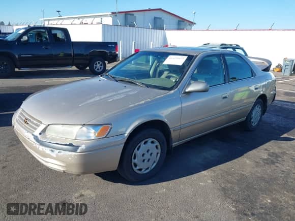 1998 Toyota Camry LE with VIN JT2BG22K3W0151088, listed as a IAAI auction lot 41429977 with 435,394 mi miles and . Bid and sale history available at DreamBid. Image 2.