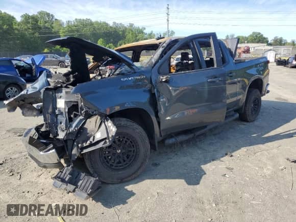 2020 Chevrolet Silverado 1500 LT z VIN 3GCPYDEK5LG353830, wystawiony jako Copart lot #59171115 z przebiegiem Nie podano mil oraz Szkoda całkowita • Salvage title. Historia ofert i sprzedaży dostępna na DreamBid. Obrazek 1.