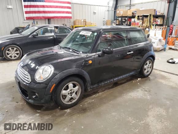 2011 MINI Hardtop with VIN WMWSU3C52BT184457, listed as a Copart auction lot 69720685 with 125,145 mi miles and Clean title. Bid and sale history available at DreamBid. Image 1.