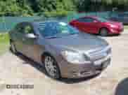 2012 Chevrolet Malibu LTZ z VIN 1G1ZG5E7XCF294023, wystawiony jako IAAI lot #42849791 z przebiegiem 99 989 mil mil oraz . Historia ofert i sprzedaży dostępna na DreamBid. Obrazek 1.