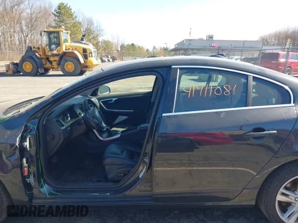 2015 Volvo S60 T5 Premier с VIN YV1612TB3F2315107, выставлен на аукционе IAAI как лот 41911081 с пробегом 121 149 миль миль и . История ставок и продаж доступна на DreamBid. Изображение 15.