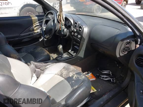 2000 Hyundai Tiburon с VIN KMHJG35F5YU191588, выставлен на аукционе IAAI как лот 41934653 с пробегом 161 590 миль миль и . История ставок и продаж доступна на DreamBid. Изображение 5.