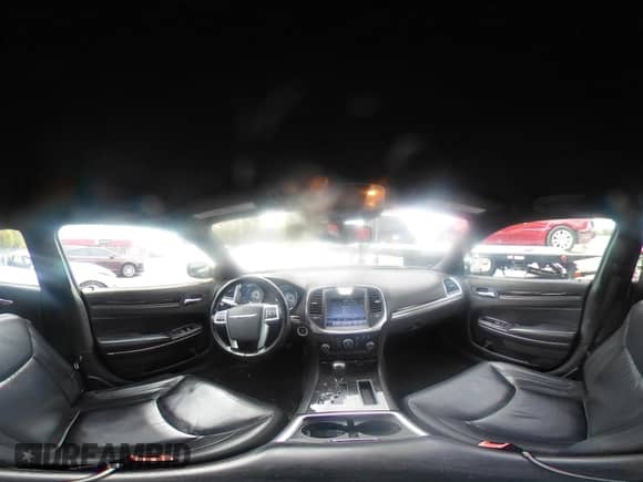 2011 Chrysler 300 Limited с VIN 2C3CA5CG4BH585748, выставлен на аукционе IAAI как лот 43219725 с пробегом 197 644 миль миль и . История ставок и продаж доступна на DreamBid. Изображение 18.