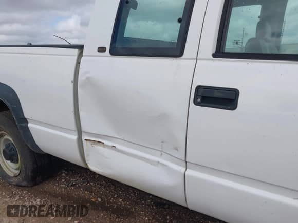 1998 Chevrolet Silverado 2500 с VIN 1GCGK29R2WE162374, выставлен на аукционе IAAI как лот 41931748 с пробегом 104 600 миль миль и . История ставок и продаж доступна на DreamBid. Изображение 6.