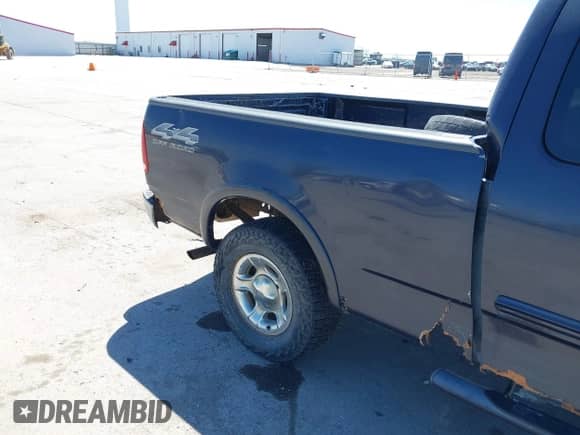 2000 Ford F-150 XL z VIN 1FTRX18LXYNB41132, wystawiony jako IAAI lot #42173717 z przebiegiem Nie podano mil oraz . Historia ofert i sprzedaży dostępna na DreamBid. Obrazek 12.