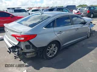 2017 Hyundai Sonata 2.4L с VIN 5NPE24AF8HH445899, выставлен на аукционе IAAI как лот 43315598 с пробегом 98 797 миль миль и . История ставок и продаж доступна на DreamBid. Изображение 4.