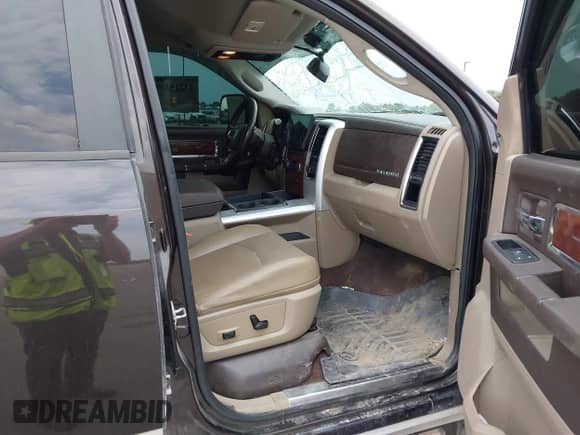 2010 Dodge 2500 ST with VIN 3D7UT2CL2AG150740, listed as a IAAI auction lot 43215317 with 276,299 mi miles and . Bid and sale history available at DreamBid. Image 5.