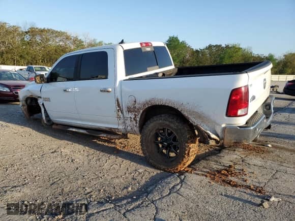 2018 Ram 1500 Big Horn z VIN 1C6RR6LT3JS112777, wystawiony jako Copart lot #52807175 z przebiegiem 108 461 mil mil oraz Szkoda całkowita • Salvage title. Historia ofert i sprzedaży dostępna na DreamBid. Obrazek 2.