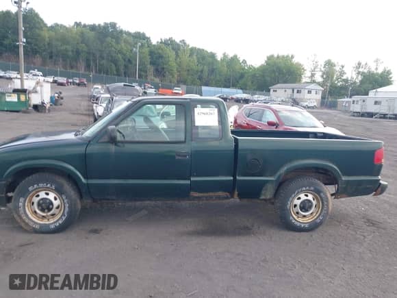 2003 Chevrolet S-10 LS with VIN 1GCDT19X138256569, listed as a IAAI auction lot 42968267 with 87,419 mi miles and . Bid and sale history available at DreamBid. Image 14.