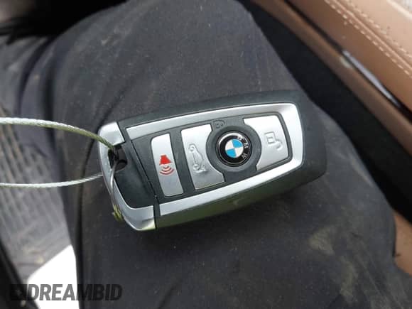 2014 BMW 7 Series 740Li z VIN WBAYE4C51ED137951, wystawiony jako IAAI lot #42475227 z przebiegiem 98 430 mil mil oraz . Historia ofert i sprzedaży dostępna na DreamBid. Obrazek 11.