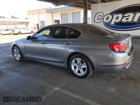 2011 BMW 5 Series 528i с VIN WBAFR1C51BC749465, выставлен на аукционе Copart как лот 71463415 с пробегом 135 313 миль миль и Списание • Salvage title. История ставок и продаж доступна на DreamBid. Изображение 2.